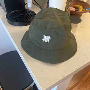 Undefeated bucket hat size L/XL